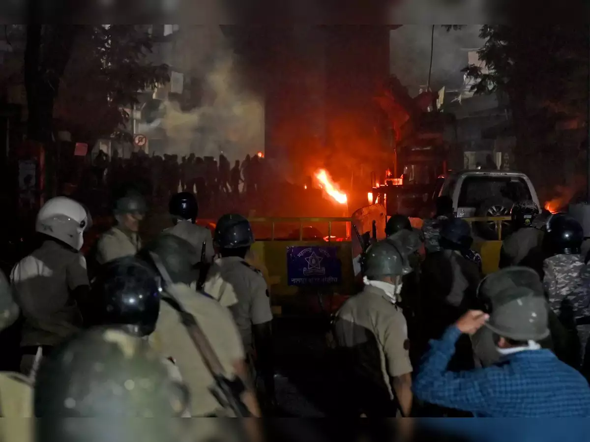 औरंगजेब पर बढ़ता विवाद: महाराष्ट्र में तनाव, पाकिस्तान में सम्मान औरंगजेब पर बढ़ता विवाद: महाराष्ट्र में तनाव, पाकिस्तान में सम्मान
