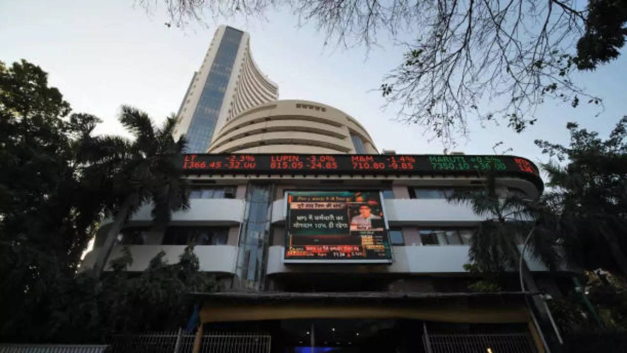 शेयर बाजार में मजबूती! सेंसेक्स-निफ्टी में बढ़त, जोमैटो और टाटा स्टील चमके शेयर बाजार में मजबूती! सेंसेक्स-निफ्टी में बढ़त, जोमैटो और टाटा स्टील चमके